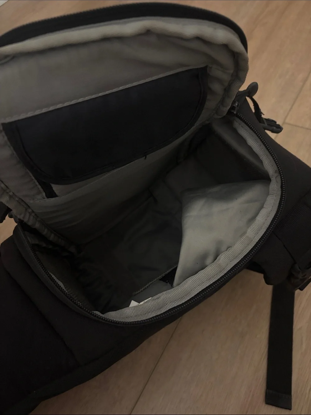 CANON REBEL T1I CAMERA WITH LENSES AND CAMERA BAG